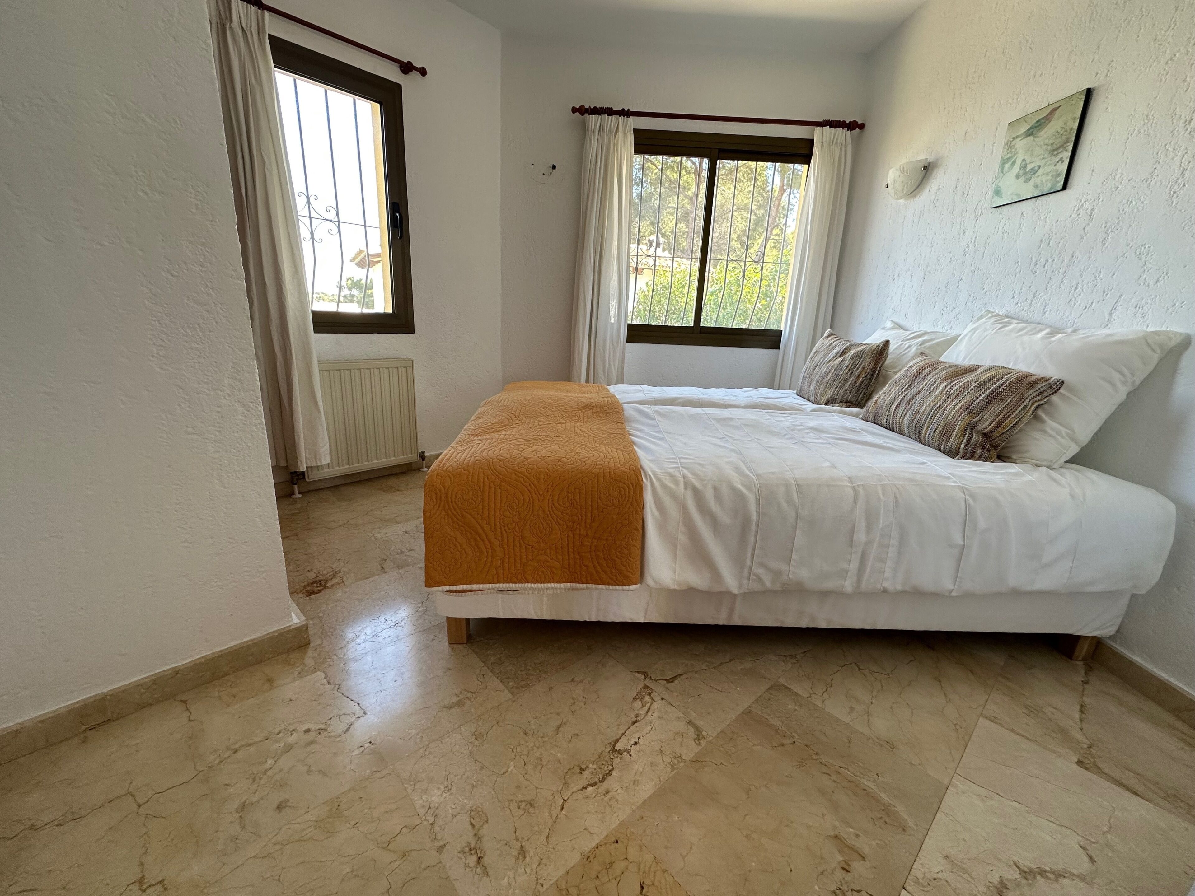 4 bedrooms, iron/ironing board, free WiFi, bed sheets