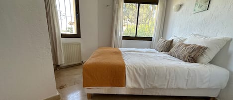 4 habitaciones, tabla de planchar con plancha y wifi gratis