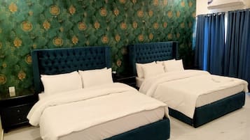 Quarto quádruplo luxo | Cortinas blackout, Wi-Fi de cortesia