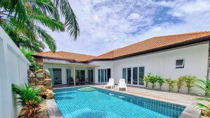Unclassified image, 5 of 64, button - Beachside 4BR Private Pool Villa  (Muang Pattaya)
