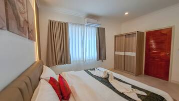 Superior Villa, Patio, Pool View | WiFi (free), bed sheets