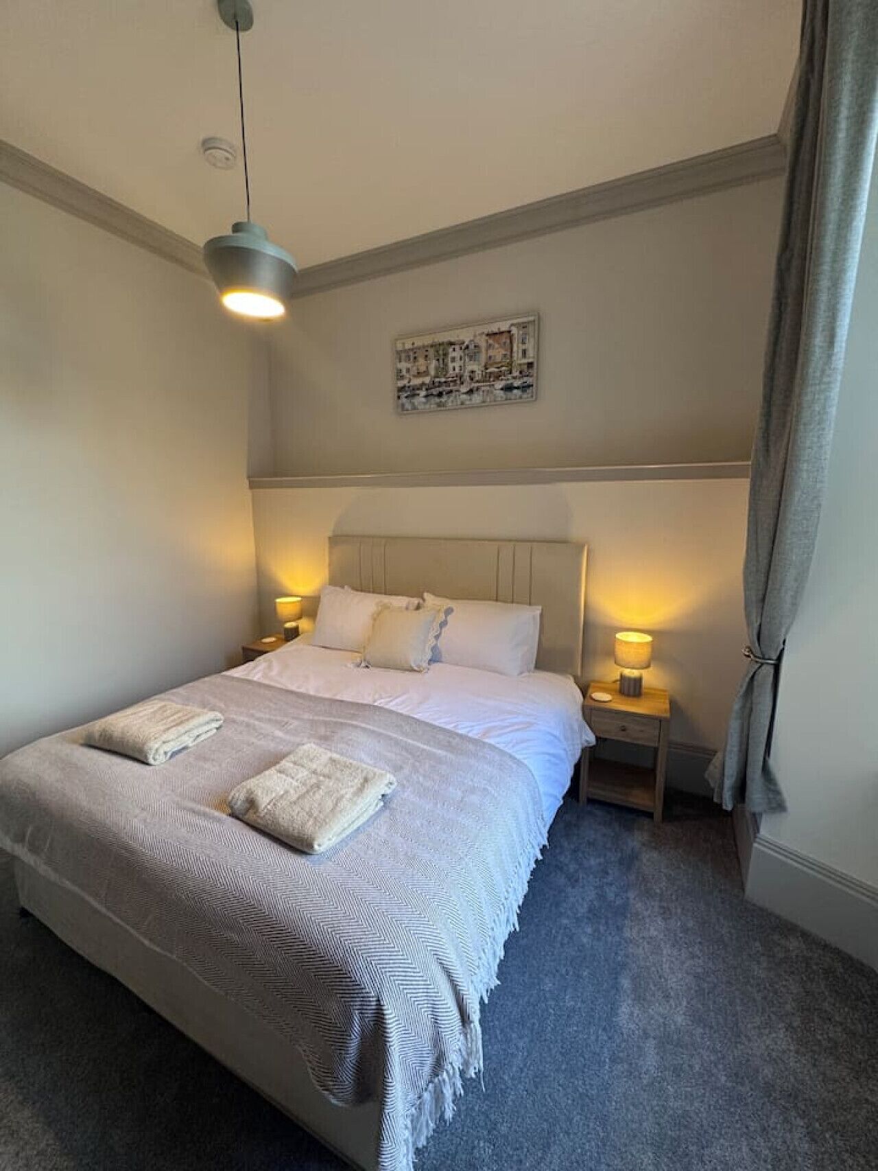Iron/ironing board, bed sheets