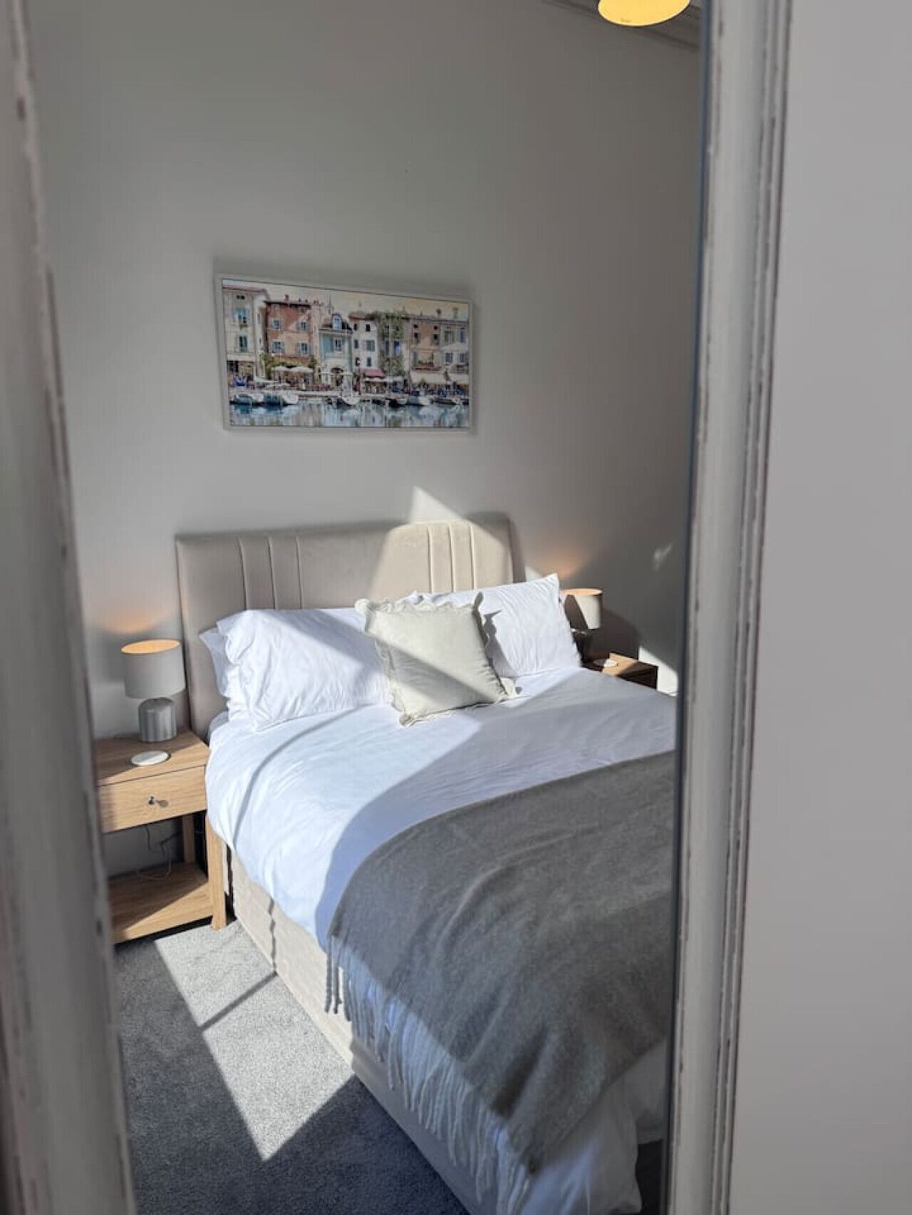 Iron/ironing board, bed sheets