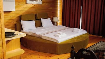 Villa romántica | Espacio para trabajar con laptop y wifi gratis