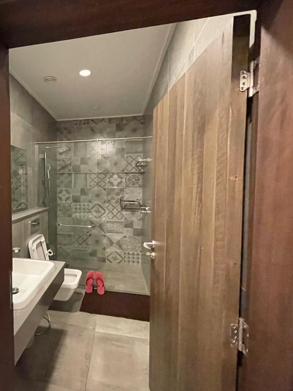 Luxury Apartment, Balcony, City View | Bathroom | Shower, free toiletries, slippers, towels