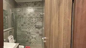 Luxury Apartment, Balcony, City View | Bathroom | Shower, free toiletries, slippers, towels
