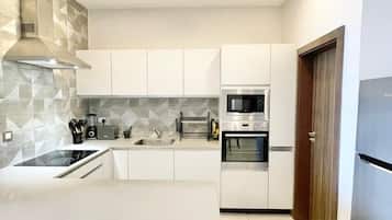 Luxury Apartment, Balcony, City View | Private kitchen | Fridge, microwave, cookware/dishes/utensils