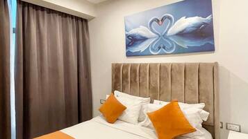 Luxury Apartment, Balcony, City View | Laptop workspace, iron/ironing board, WiFi (free)