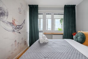 Classic-Apartment, 2 Schlafzimmer, Stadtblick | Hochwertige Bettwaren, Verdunkelungsvorhänge, schallisolierte Zimmer