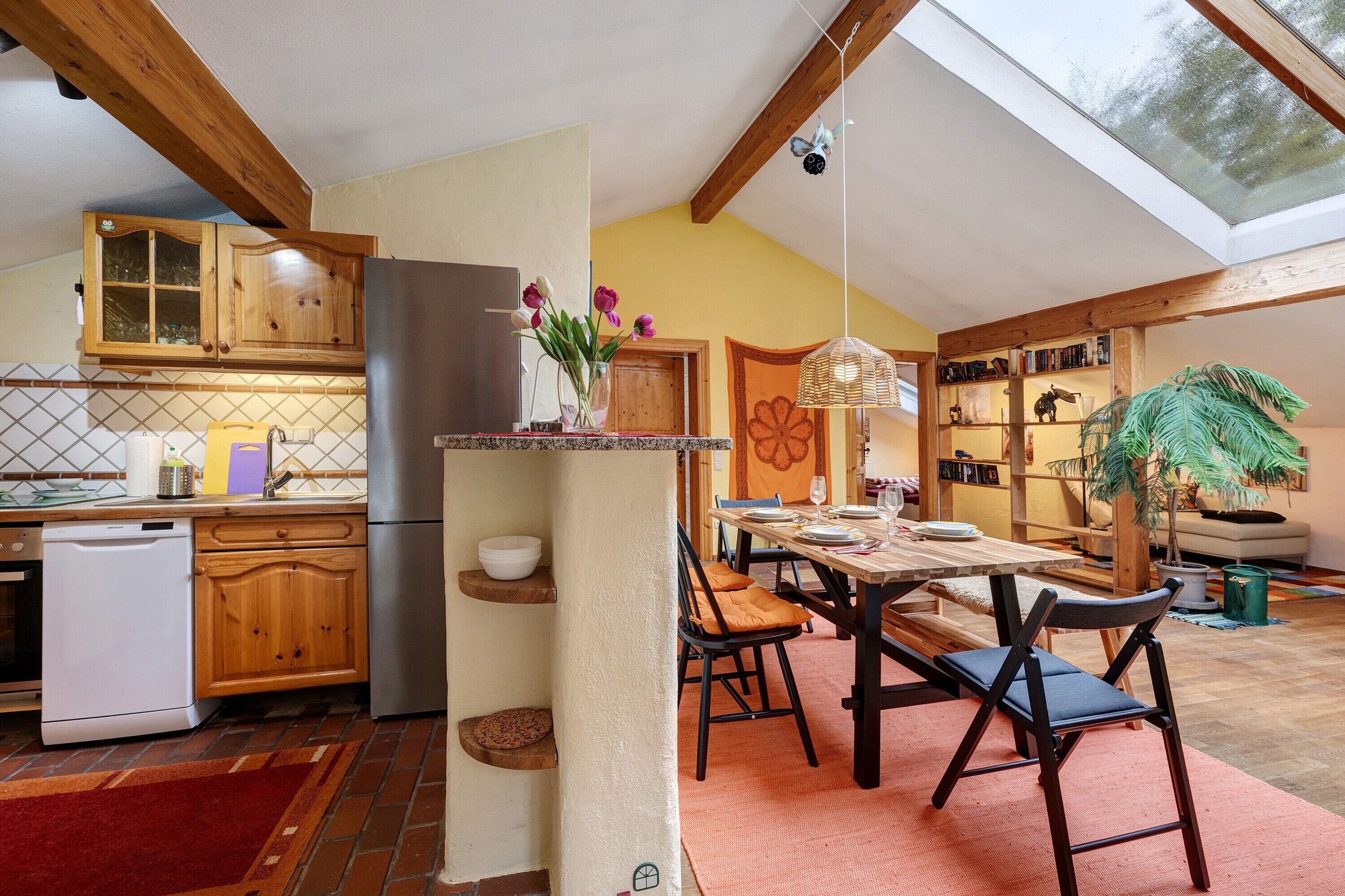 Coffee/tea maker, fridge, oven, stovetop
