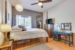 A bedroom with a bed, a desk, a chair, a ceiling fan, a window with blinds, and a television. - Yuma Desert Oasis w/ Private Pool & Home Gym! (Yuma)