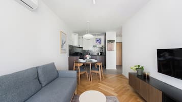 Apartamento (18) | Área de estar | TV de tela plana 30 polegadas com canais digitais