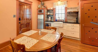 Twin Victorian Apts in Downtown New Bern