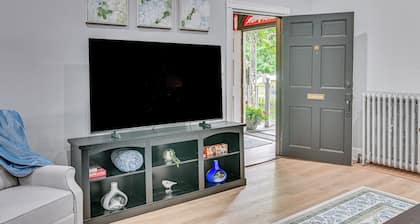 Boutique Mansion Studio in Downtown Bedford