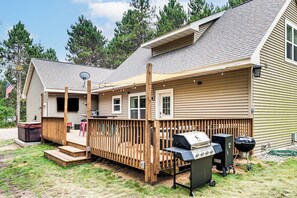 A house with a covered deck, a barbecue grill, and a satellite dish. - 'rome-in Retreat' at Petenwell Lake (Nekoosa)