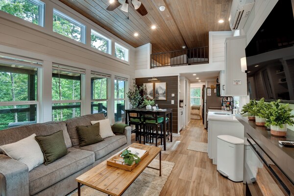 Tiny Home - Fire Pit, Grill, Deck & View! - Dillard, GA