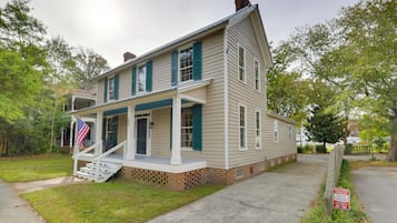 House (4 Bedrooms) | Front of property
