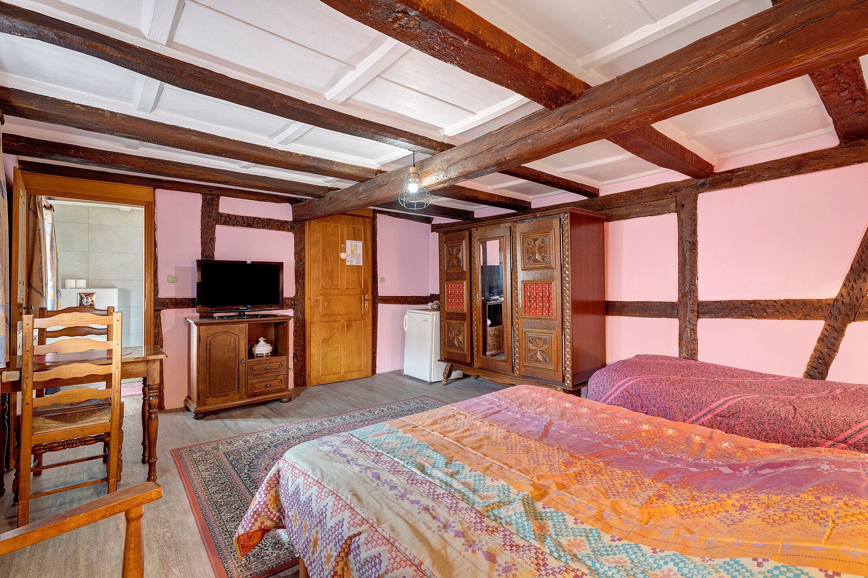 Iron/ironing board, WiFi, bed sheets
