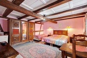 Iron/ironing board, WiFi, bed sheets - Autumn Room – Breakfast Included, Games Room – Bossendorf (Bossendorf)