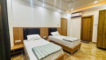 Deluxe Twin Room | Soundproofing