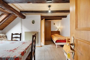Iron/ironing board, WiFi, bed sheets - Winter Room – Breakfast Included, Games Room – Bossendorf (Bossendorf)