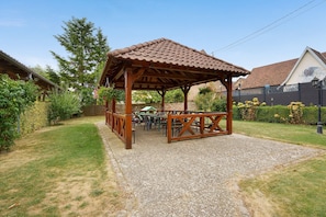 Outdoor dining - Chambre Été – Breakfast Included, Game Room – Bossendorf (Bossendorf)