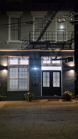 Exterior detail - King Beds • Courtyard Bar • Minutes to TQL & OTR (Cincinnati)