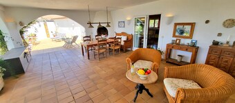 Traumhaftes Haus in ruhiger Lage mit Meerblick, Terrasse und Garten, WiFi