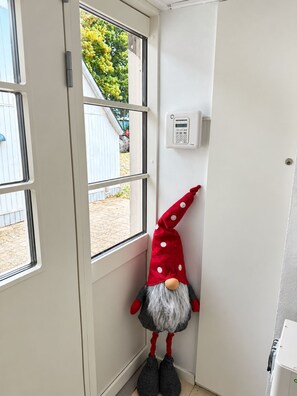 A room with a door, a window, and a security keypad on the wall. - Farmhouse in Bælum - rural tranquility 20 minutes from Aalborg (Bælum)