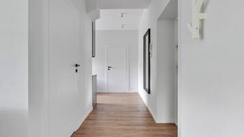 Standard Apartment, Non Smoking, Private Bathroom | Interior