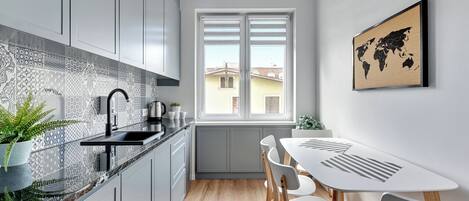 Standard-Apartment, Nichtraucher, eigenes Bad | Eigene Küche | Wasserkocher mit Kaffee-/Teezubehör, Wasserkocher, Hochstuhl