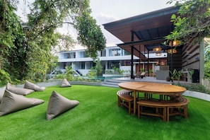 Outdoor dining - Lula Boutique by The Studios Ubud (Gianyar)