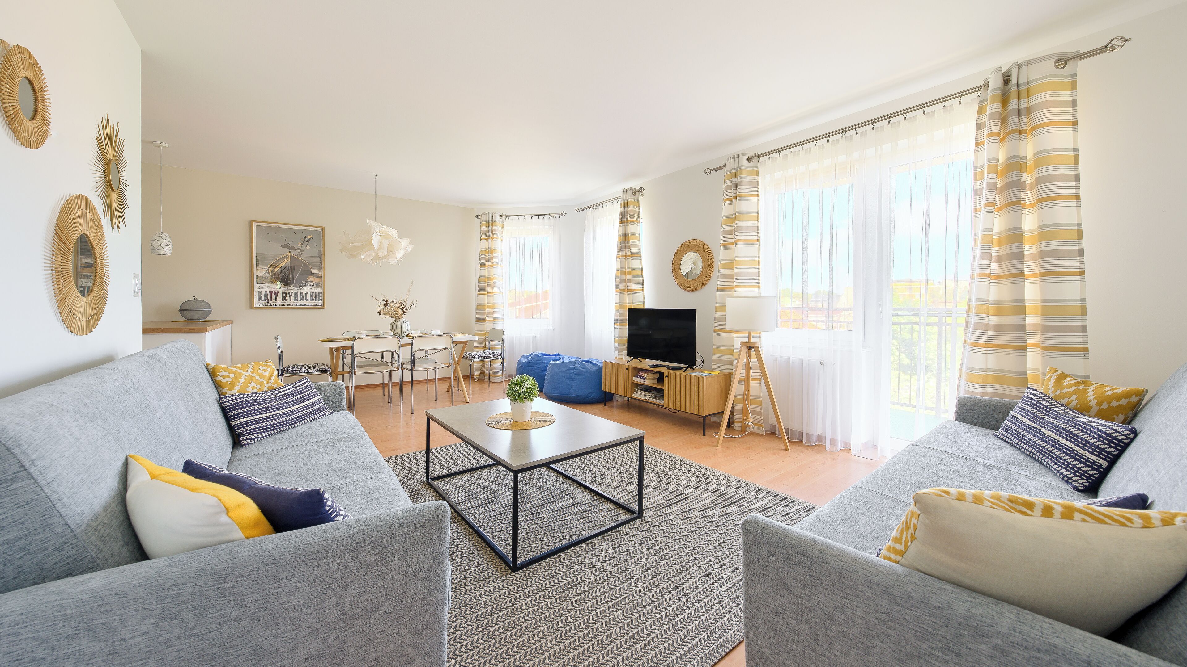 Apartamento (12 A) | Área de estar | TV de tela plana 30 polegadas com canais digitais