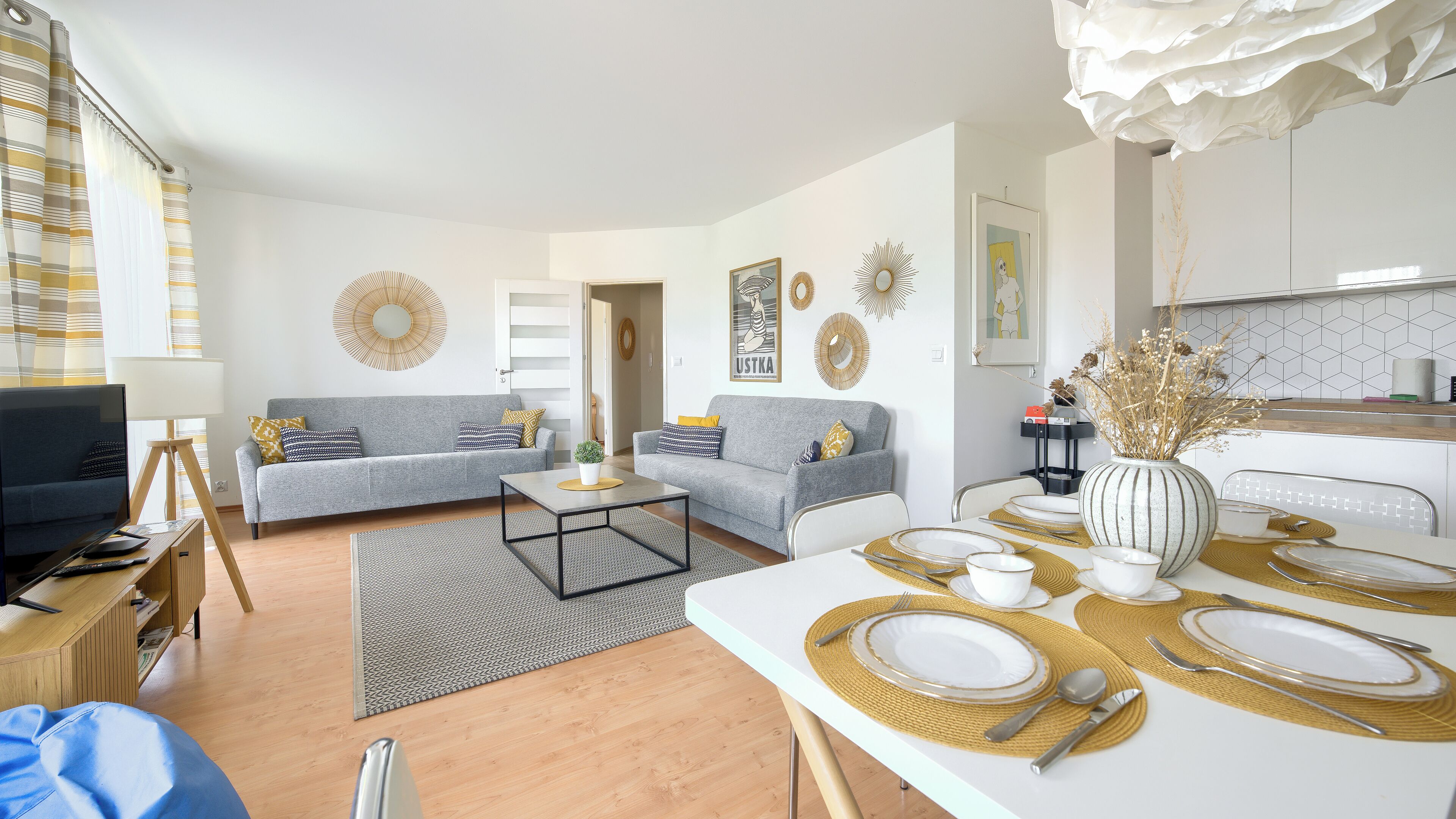 Apartment (12 A) | Wohnbereich | 30-Zoll-Flachbildfernseher mit Digitalempfang