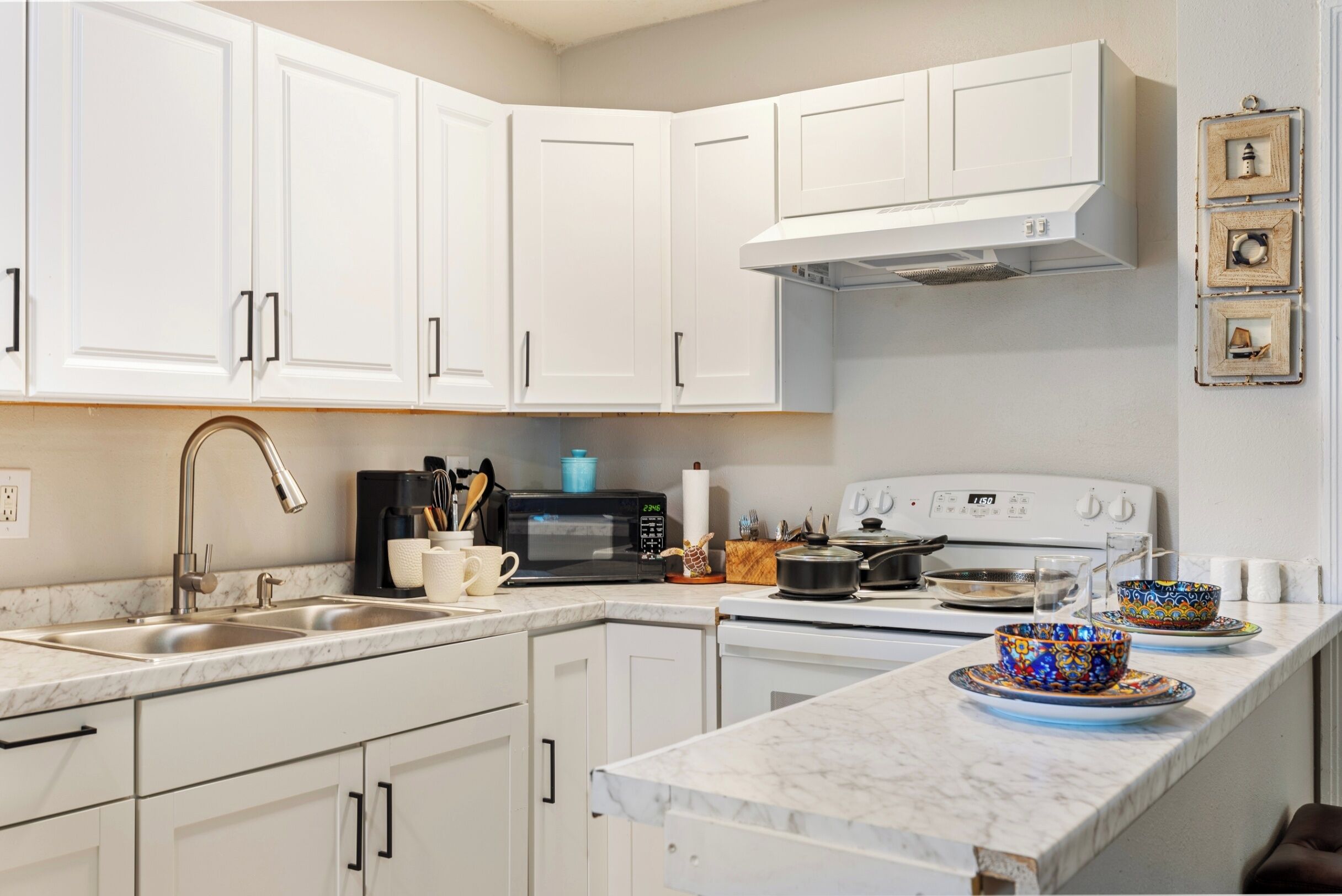 Coffee/tea maker, fridge, oven, dining table