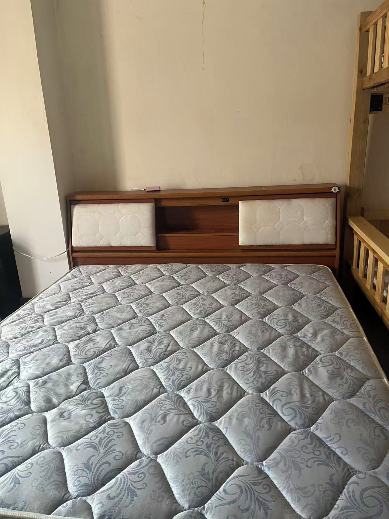 WiFi, bed sheets