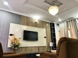 Economy Apartment, Balcony, City View | Bahagian dalam