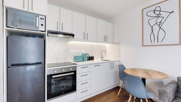 Coffee/tea maker, fridge, microwave, oven