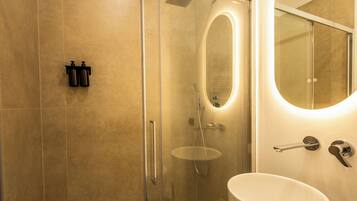 Kamar Double Deluks, balkon | Kamar mandi
