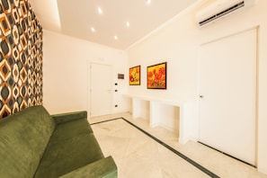 Suite, balcon | Coin séjour