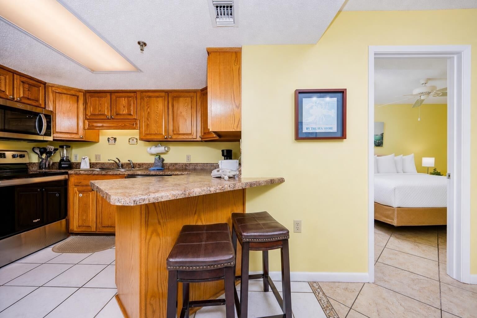 Condo, 2 habitaciones | Cocina privada | Cafetera y tetera, refrigerador y horno 