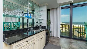 Condo, 4 phòng ngủ | Bếp riêng | Dụng cụ pha cà phê/trà, tủ lạnh, lò nướng