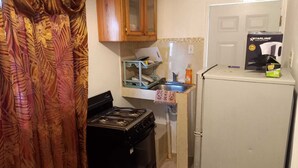 Private kitchen - COLDEST 1-bedroom apartment with AC in serene Montego Bay (Montego Bay)