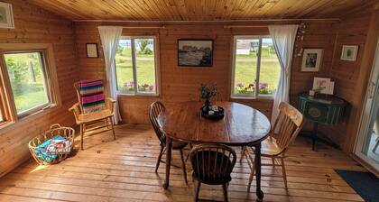 The Bay Dune Cottage: Your Own Private Beach + Cozy Backyard Fire Pit