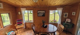 The Bay Dune Cottage: Your Own Private Beach + Cozy Backyard Fire Pit