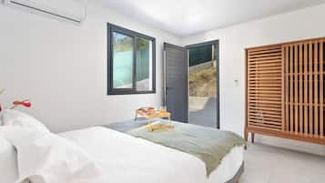 Tabla de planchar con plancha, wifi, ropa de cama