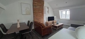Smart TV - Luxurious two-bed apartment in Yaxley (Near A1) (Yaxley)