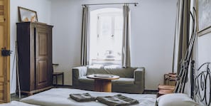 Iron/ironing board, travel cot, free WiFi, bed sheets - Dom Sokolik – Old Kitchen: A Natural Paradise with Mountain Views, Family- and Dog-Friendly (Janowice Wielkie)