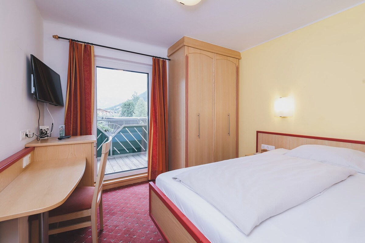 Single Room, Balcony, Mountain View