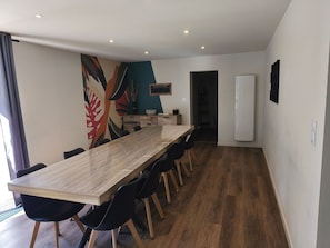 Meeting facility